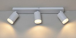 פס מעוצב עם 3 ספוטים פס מעוצב עם 3 ספוטים